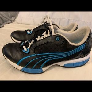 Women’s puma size 8 leather sneakers